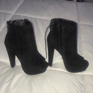 Black peep toe pumps